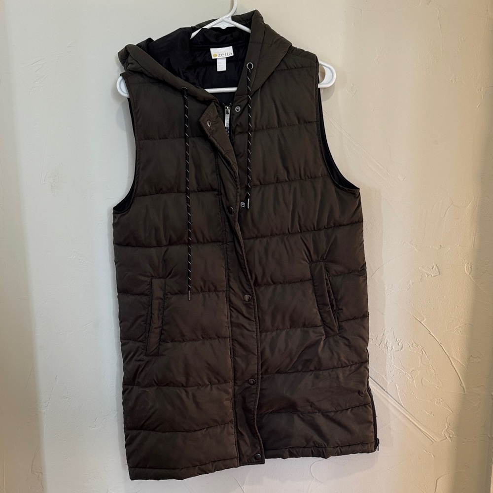 Nearly new Zella army green Hooded Puffer Vest